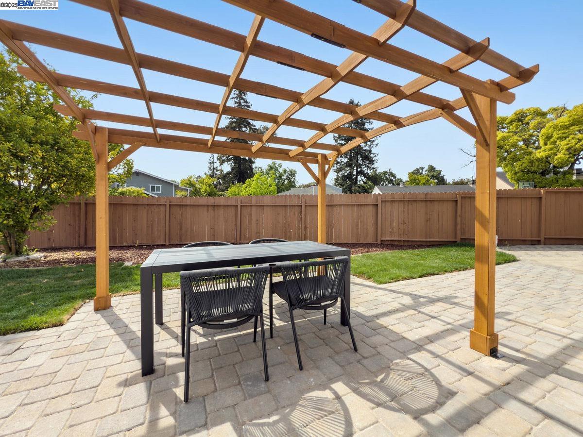 Detail Gallery Image 35 of 41 For 450 Lancaster Way, Redwood City,  CA 94062 - 4 Beds | 2 Baths
