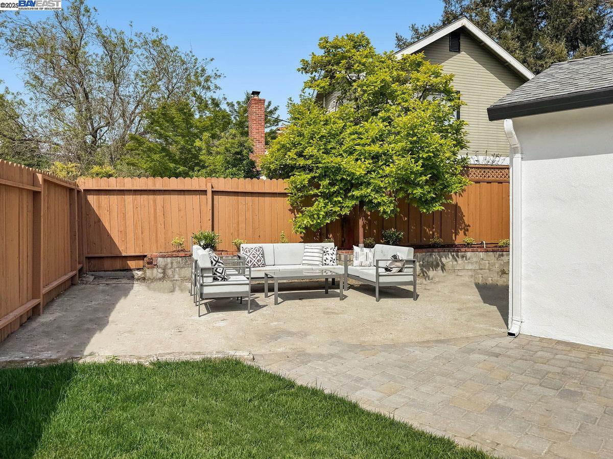 Detail Gallery Image 36 of 41 For 450 Lancaster Way, Redwood City,  CA 94062 - 4 Beds | 2 Baths