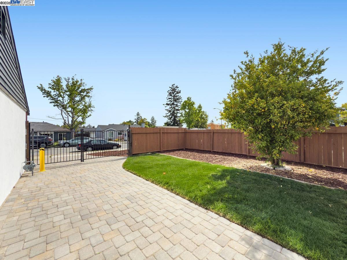 Detail Gallery Image 37 of 41 For 450 Lancaster Way, Redwood City,  CA 94062 - 4 Beds | 2 Baths