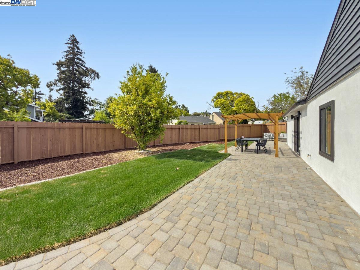 Detail Gallery Image 38 of 41 For 450 Lancaster Way, Redwood City,  CA 94062 - 4 Beds | 2 Baths