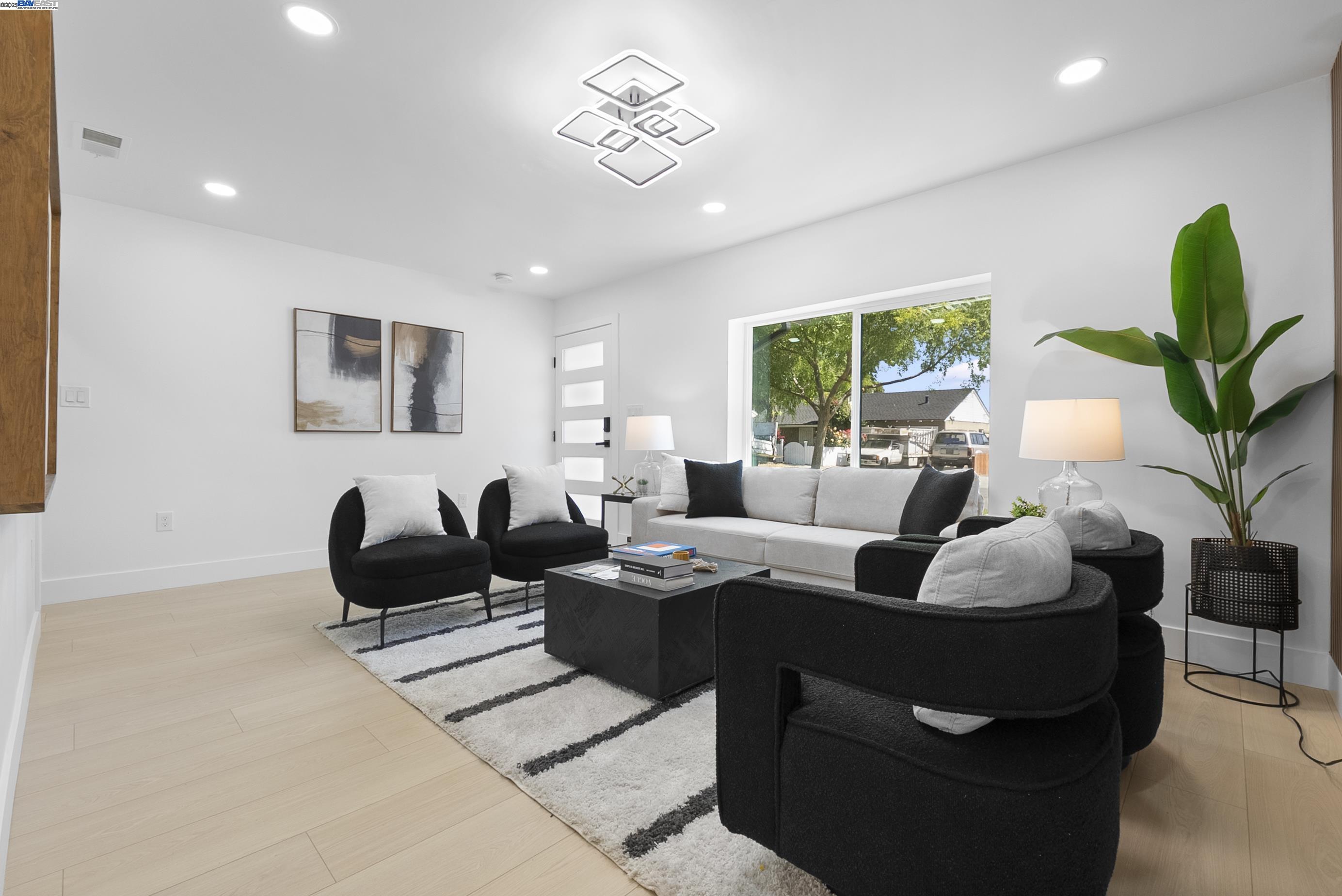 Detail Gallery Image 5 of 41 For 450 Lancaster Way, Redwood City,  CA 94062 - 4 Beds | 2 Baths