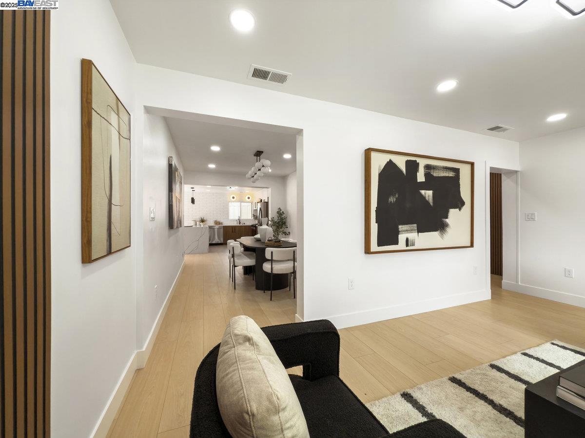 Detail Gallery Image 6 of 41 For 450 Lancaster Way, Redwood City,  CA 94062 - 4 Beds | 2 Baths