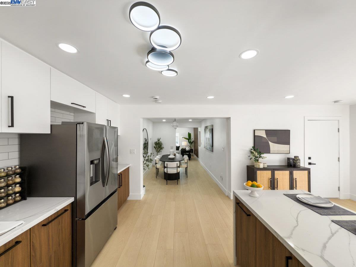 Detail Gallery Image 9 of 41 For 450 Lancaster Way, Redwood City,  CA 94062 - 4 Beds | 2 Baths