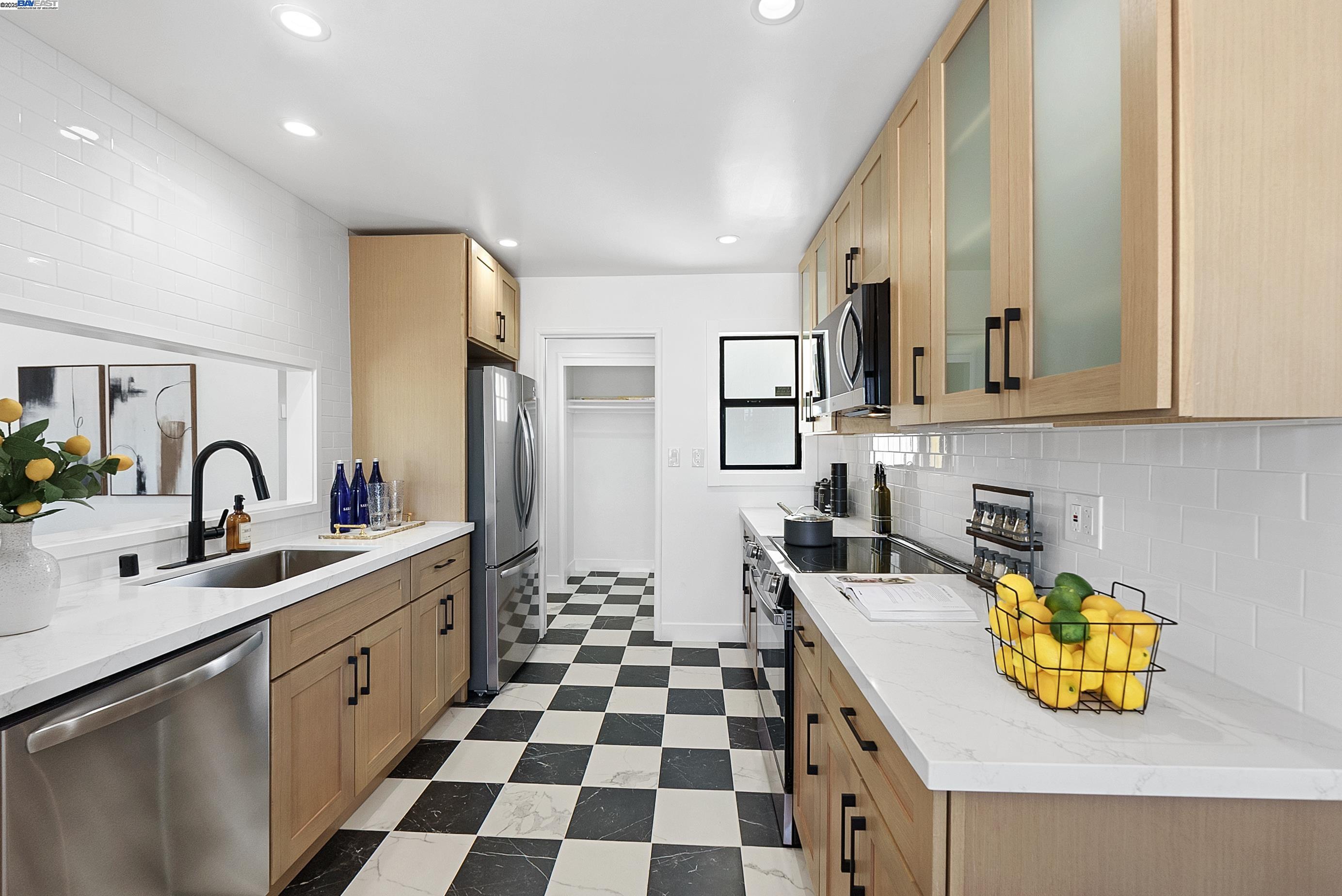 Detail Gallery Image 11 of 38 For 1309 Darlene Ave, San Mateo,  CA 94403 - 3 Beds | 2 Baths