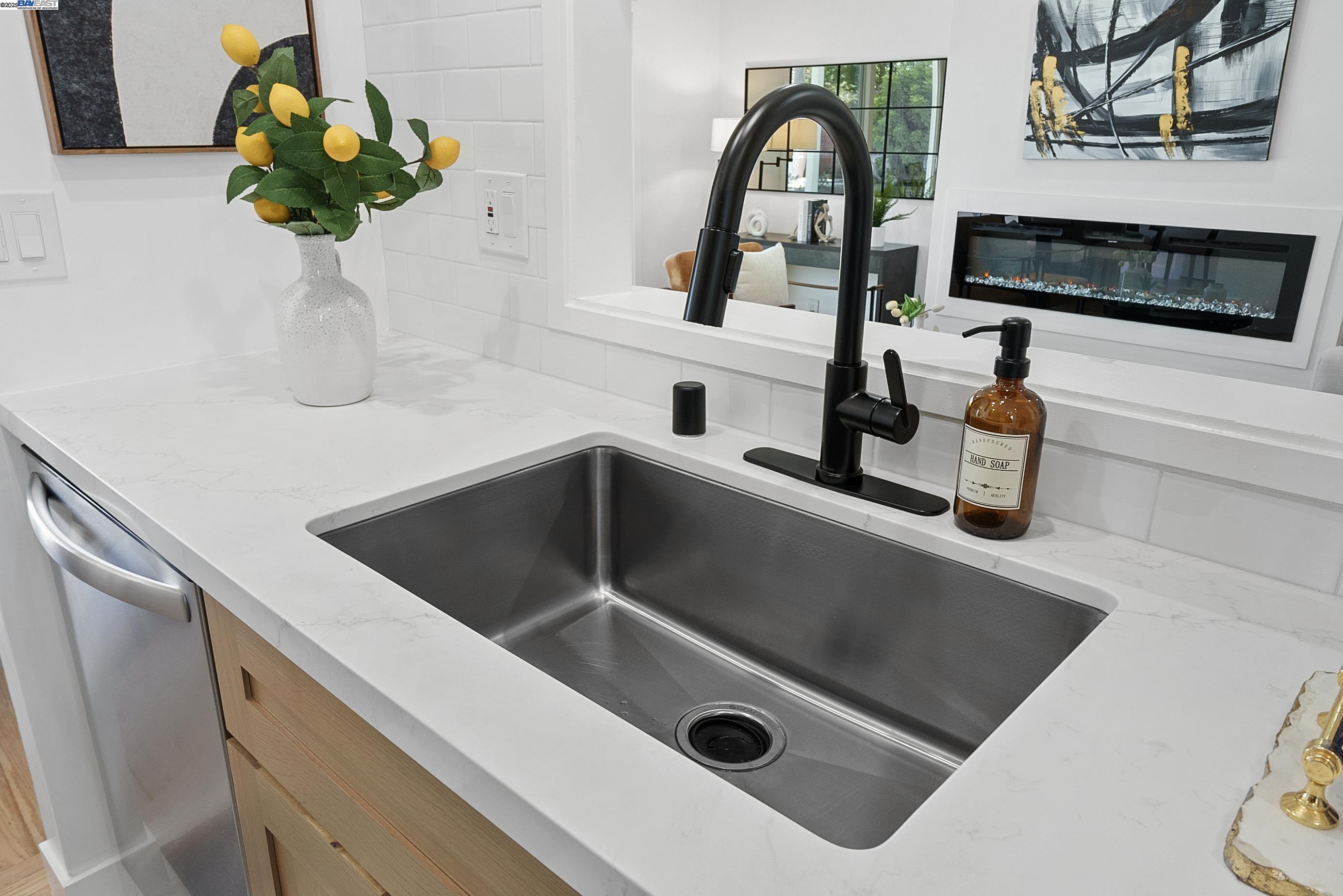 Detail Gallery Image 12 of 38 For 1309 Darlene Ave, San Mateo,  CA 94403 - 3 Beds | 2 Baths