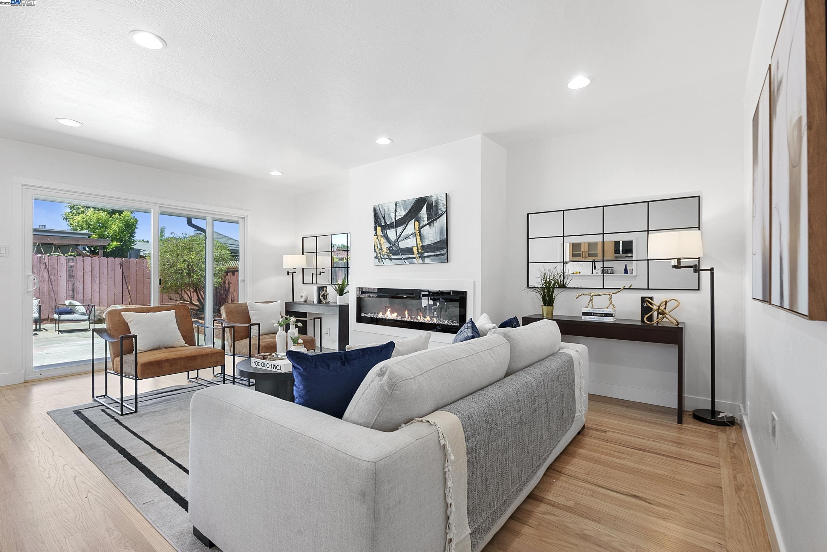 Detail Gallery Image 3 of 38 For 1309 Darlene Ave, San Mateo,  CA 94403 - 3 Beds | 2 Baths