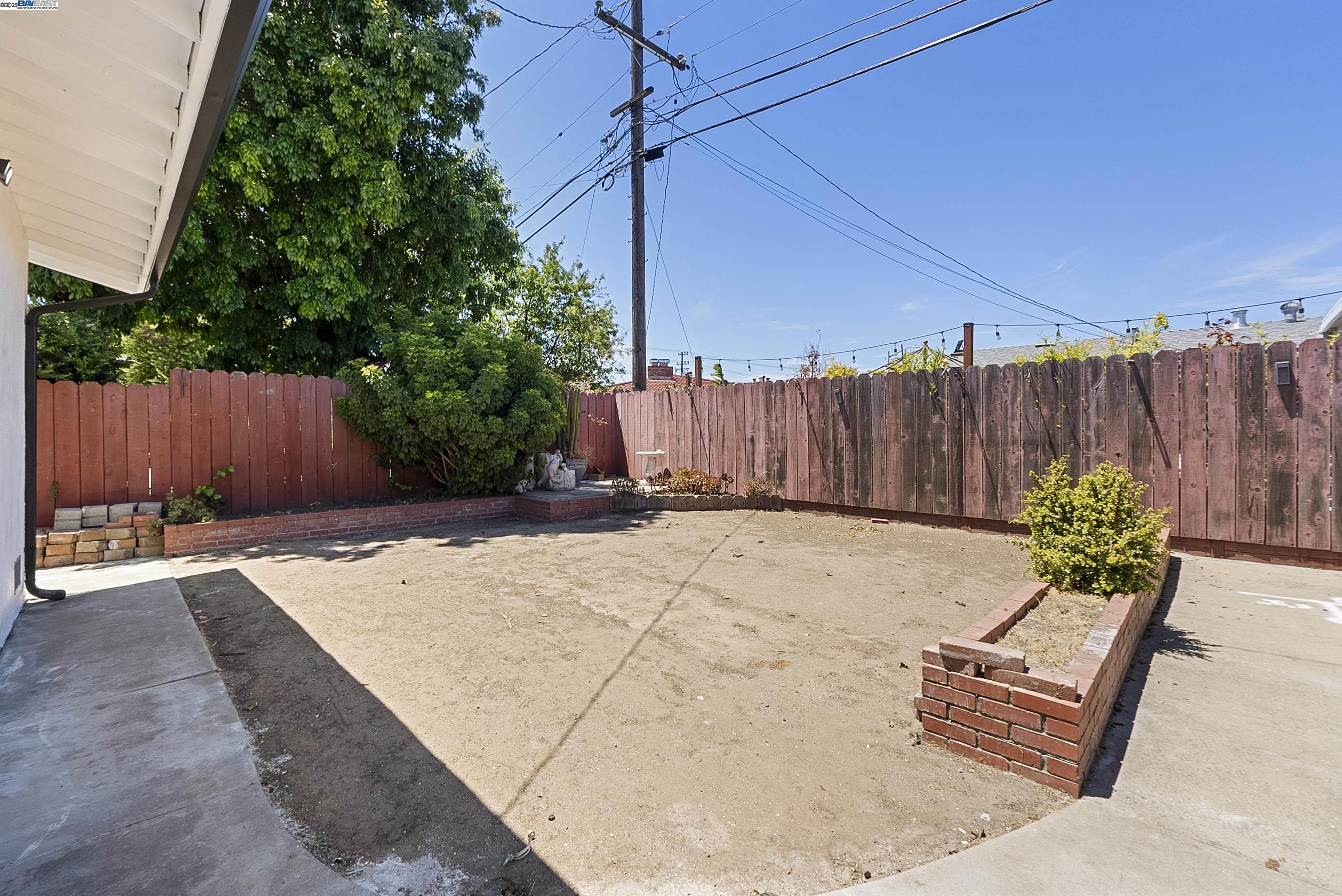 Detail Gallery Image 31 of 38 For 1309 Darlene Ave, San Mateo,  CA 94403 - 3 Beds | 2 Baths