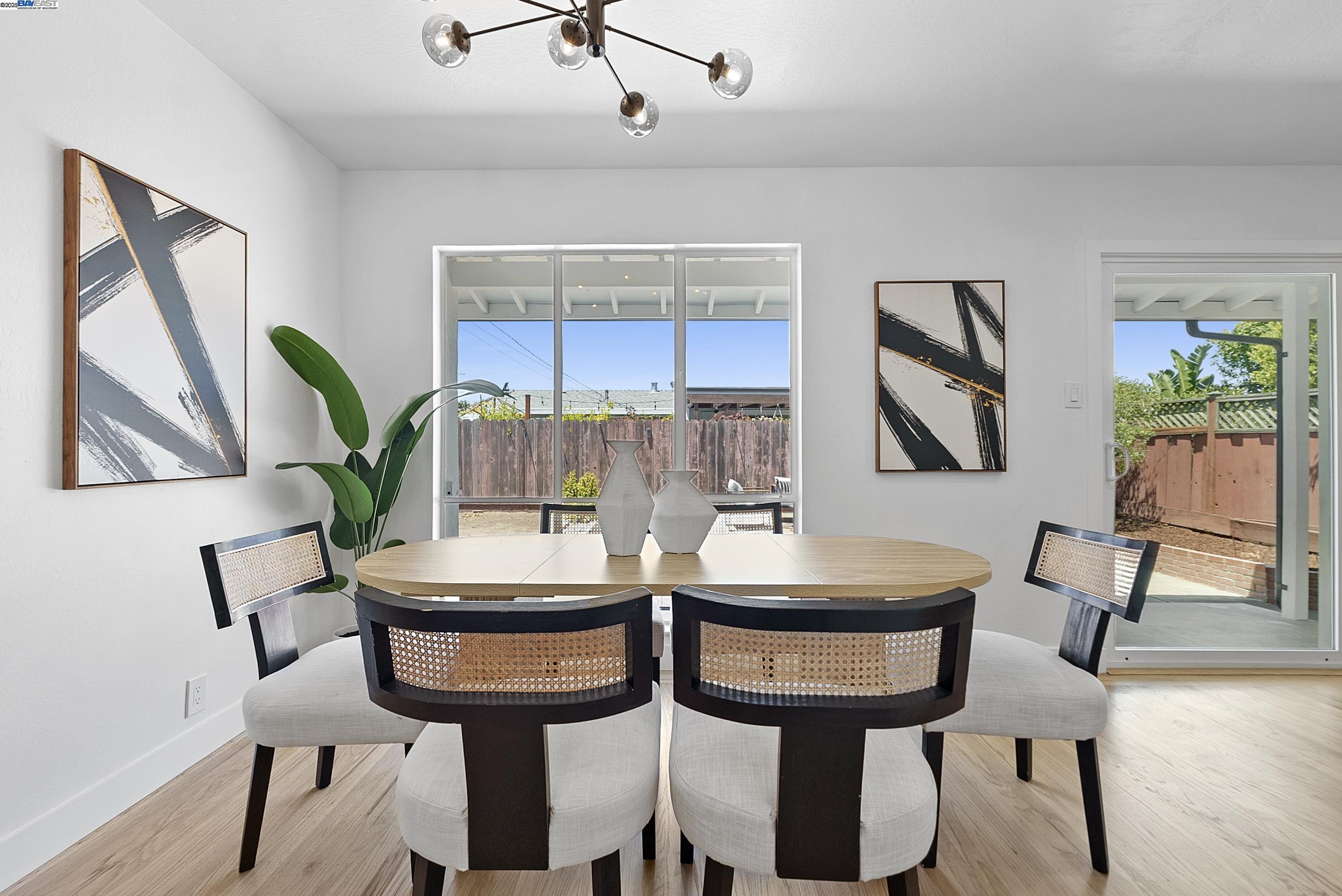 Detail Gallery Image 8 of 38 For 1309 Darlene Ave, San Mateo,  CA 94403 - 3 Beds | 2 Baths
