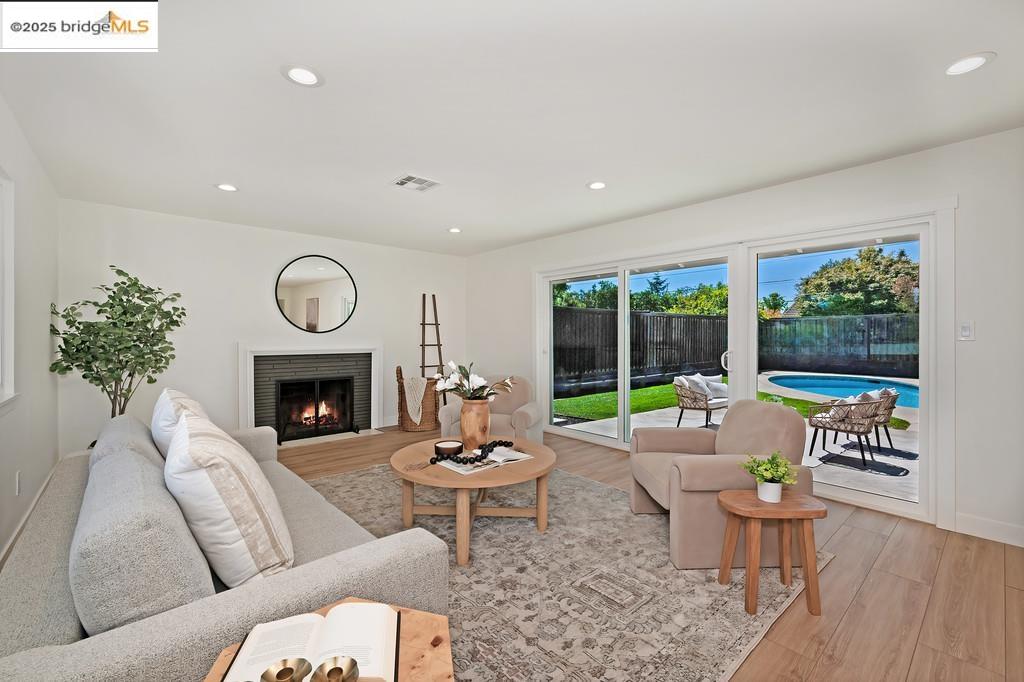 Detail Gallery Image 3 of 36 For 3420 Ben Lomond Dr, Sacramento,  CA 95821 - 3 Beds | 2 Baths