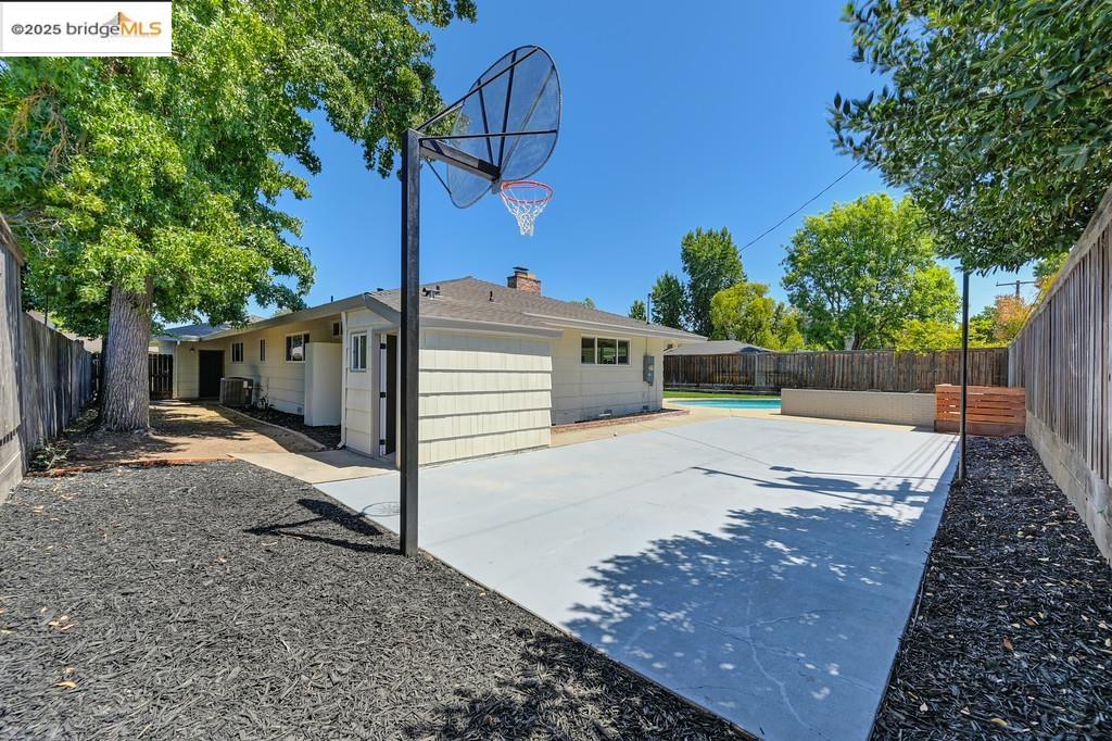 Detail Gallery Image 33 of 36 For 3420 Ben Lomond Dr, Sacramento,  CA 95821 - 3 Beds | 2 Baths