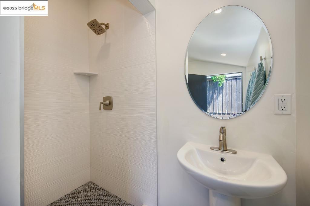 Detail Gallery Image 35 of 36 For 3420 Ben Lomond Dr, Sacramento,  CA 95821 - 3 Beds | 2 Baths