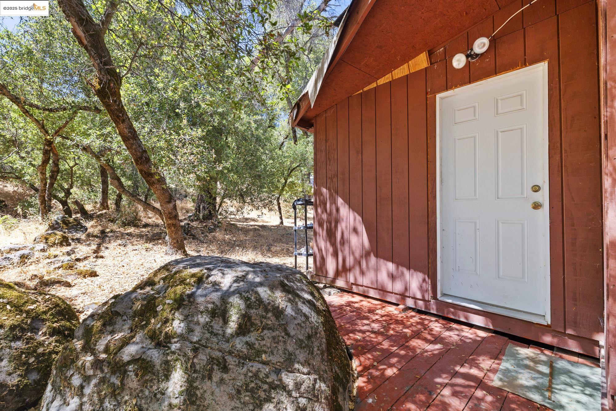 Detail Gallery Image 11 of 37 For 19972 Inks Dr, Tuolumne,  CA 95379 - 3 Beds | 3/1 Baths