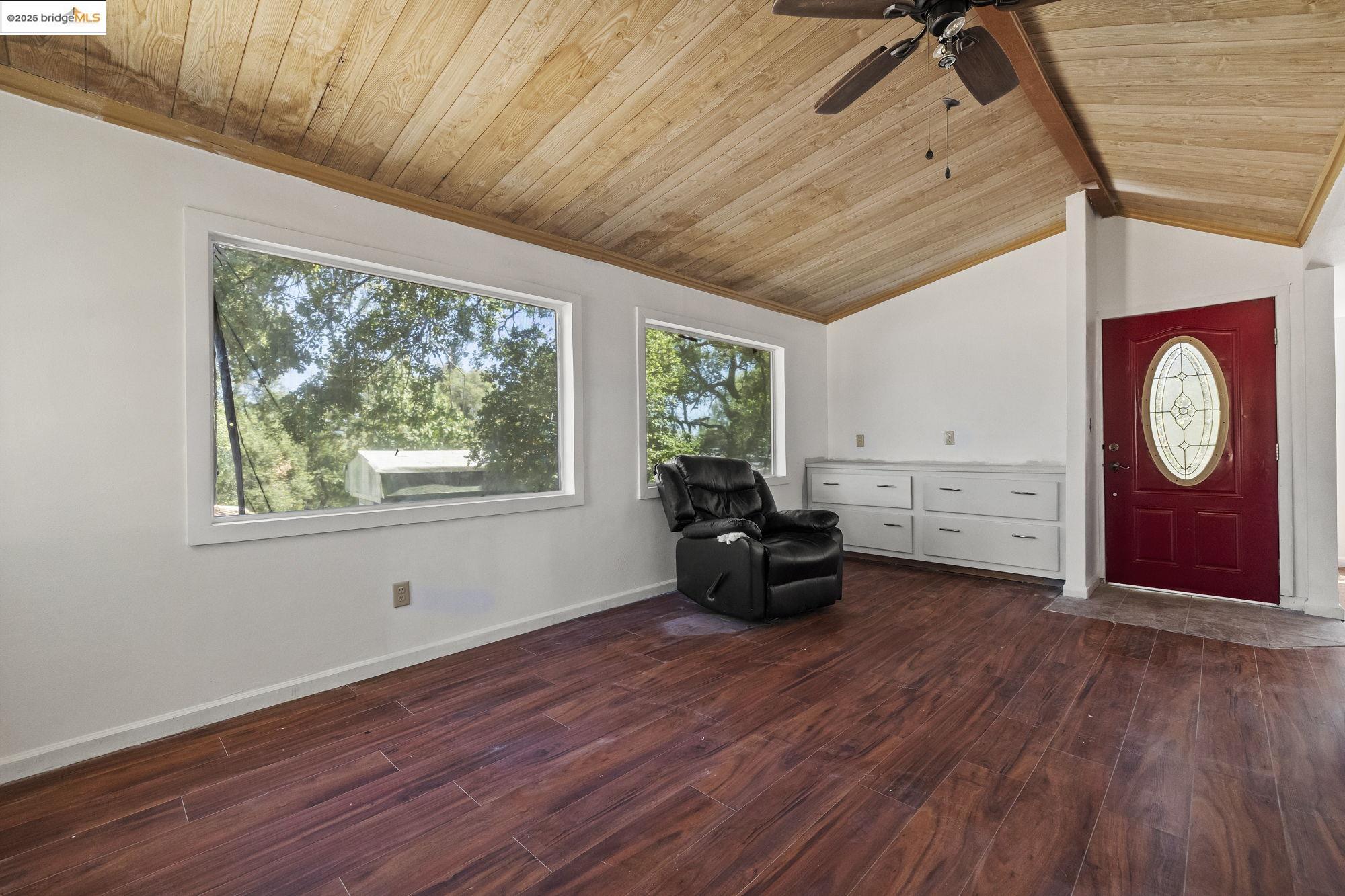 Detail Gallery Image 3 of 37 For 19972 Inks Dr, Tuolumne,  CA 95379 - 3 Beds | 3/1 Baths