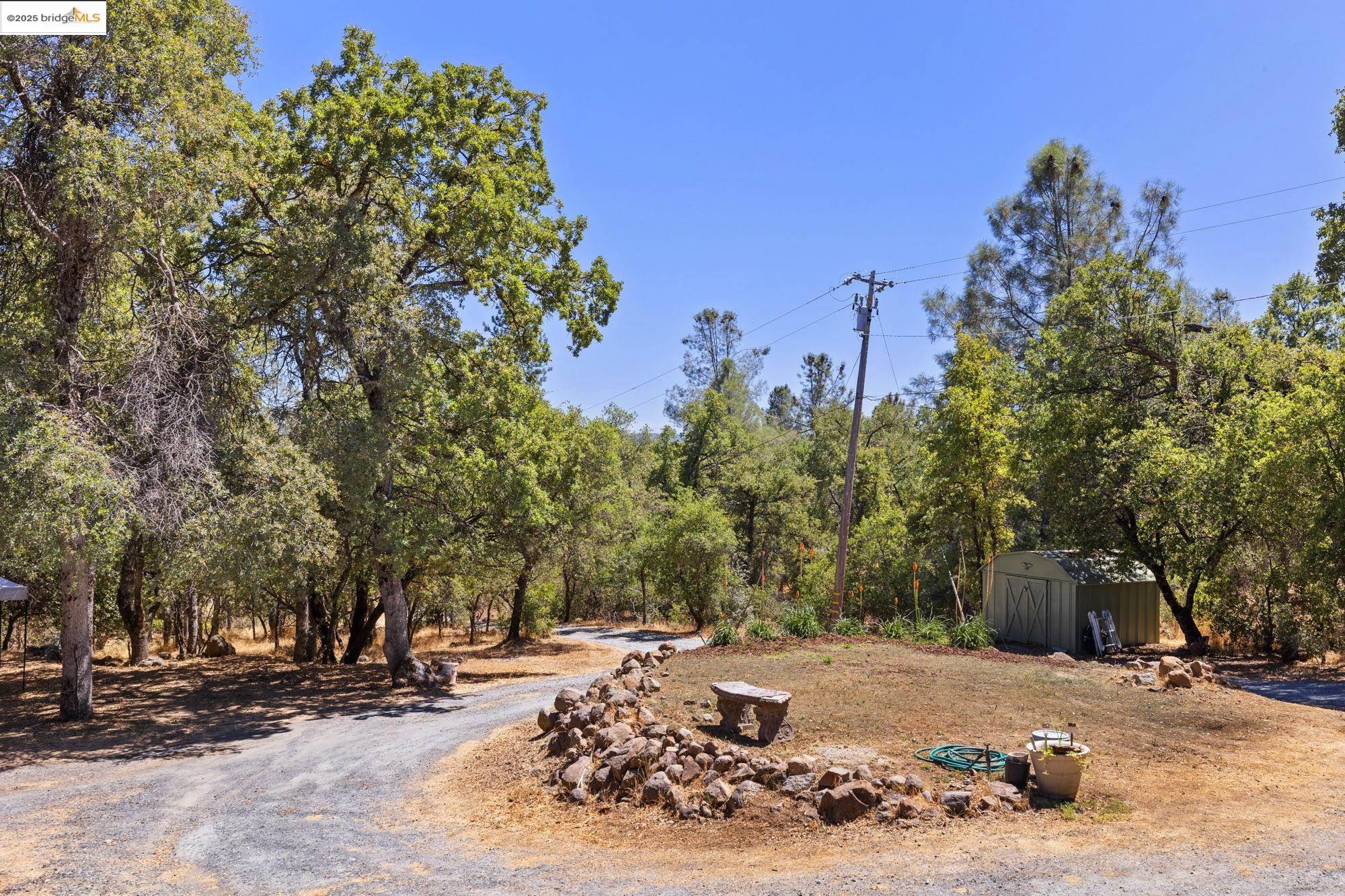 Detail Gallery Image 34 of 37 For 19972 Inks Dr, Tuolumne,  CA 95379 - 3 Beds | 3/1 Baths