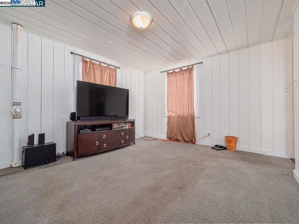 Detail Gallery Image 13 of 14 For 2130 102nd Ave, Oakland,  CA 94603 - 2 Beds | 1 Baths