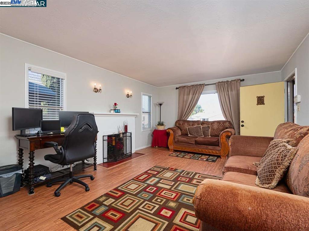 Detail Gallery Image 3 of 14 For 2130 102nd Ave, Oakland,  CA 94603 - 2 Beds | 1 Baths