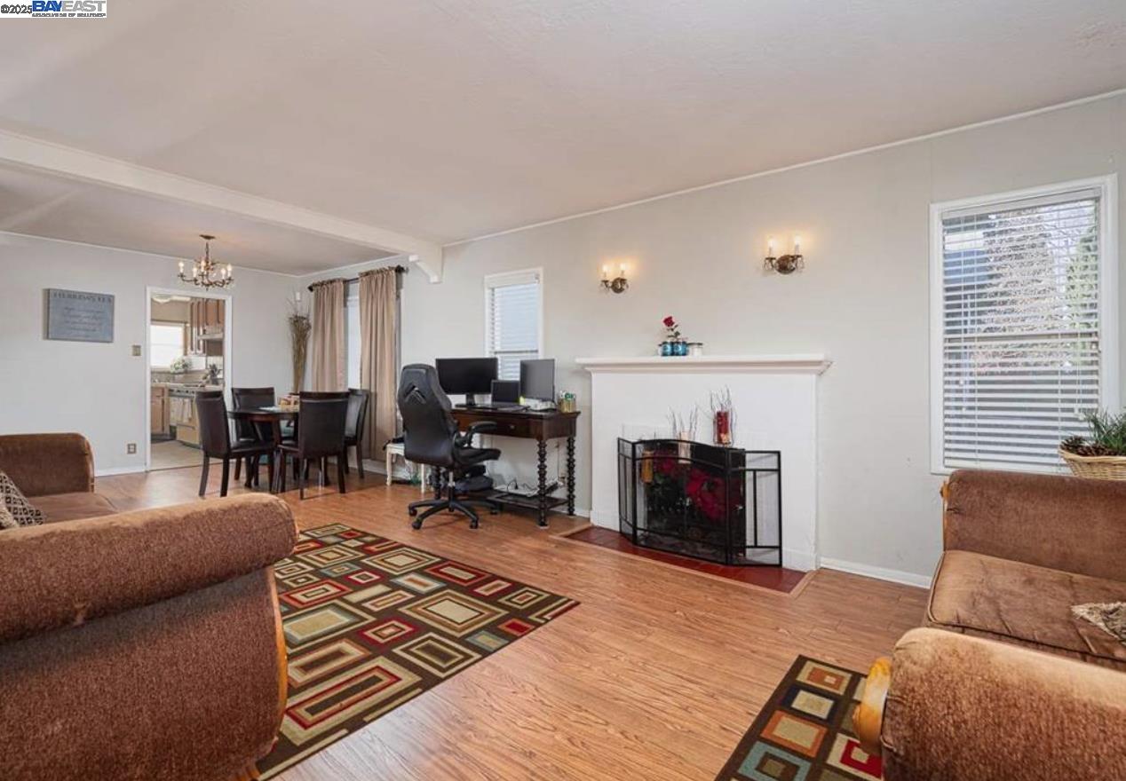 Detail Gallery Image 4 of 14 For 2130 102nd Ave, Oakland,  CA 94603 - 2 Beds | 1 Baths