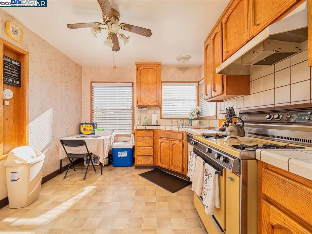 Detail Gallery Image 7 of 14 For 2130 102nd Ave, Oakland,  CA 94603 - 2 Beds | 1 Baths