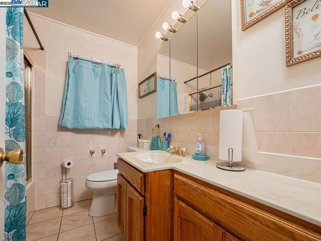 Detail Gallery Image 10 of 14 For 2130 102nd Ave, Oakland,  CA 94603 - 2 Beds | 1 Baths