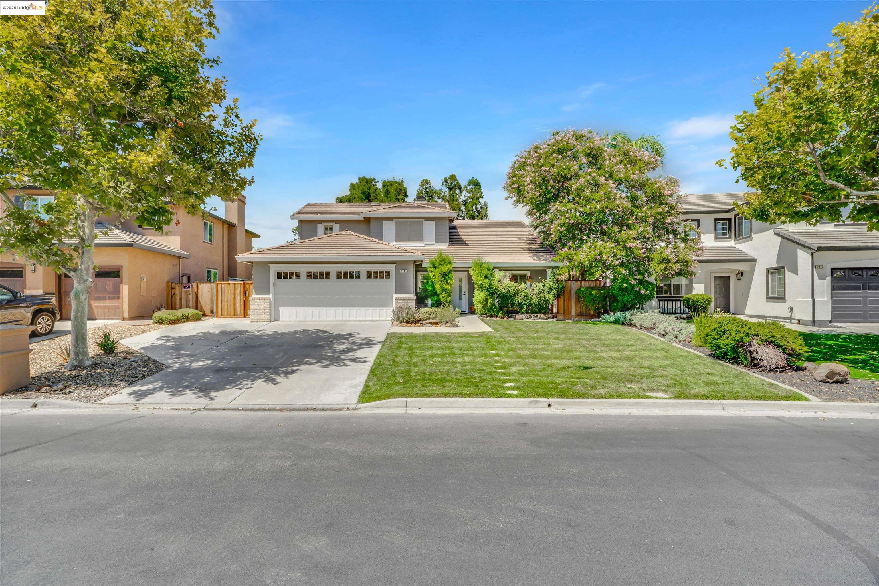Detail Gallery Image 4 of 39 For 2283 Spartan Ter, Brentwood,  CA 94513 - 4 Beds | 3 Baths