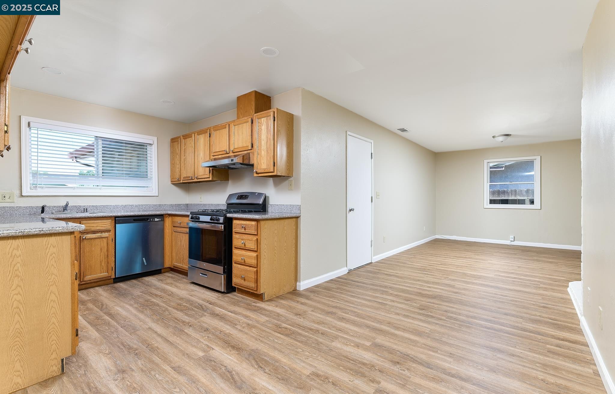 Detail Gallery Image 4 of 20 For 3054 Coventry Dr, Tracy,  CA 95376 - 4 Beds | 2 Baths
