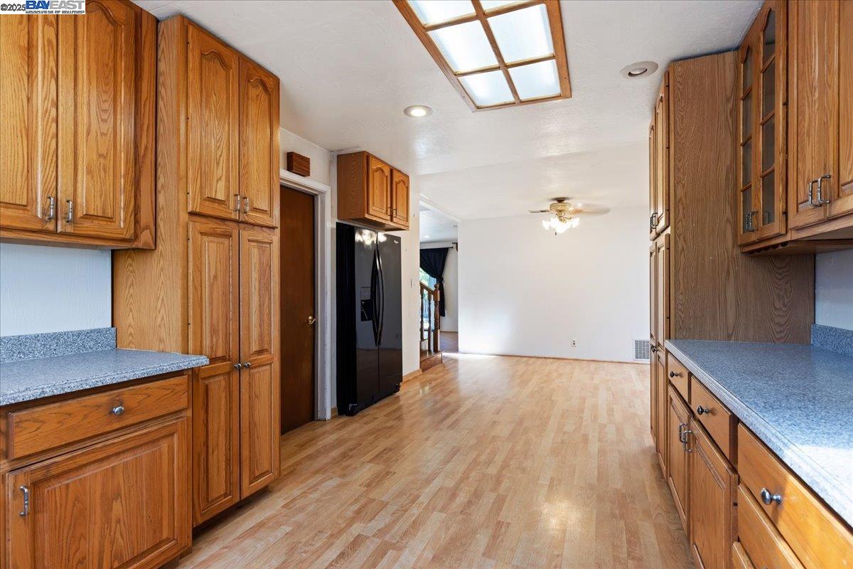 Detail Gallery Image 11 of 36 For 5533 Fiesta Rd, Fremont,  CA 94538 - 5 Beds | 3 Baths