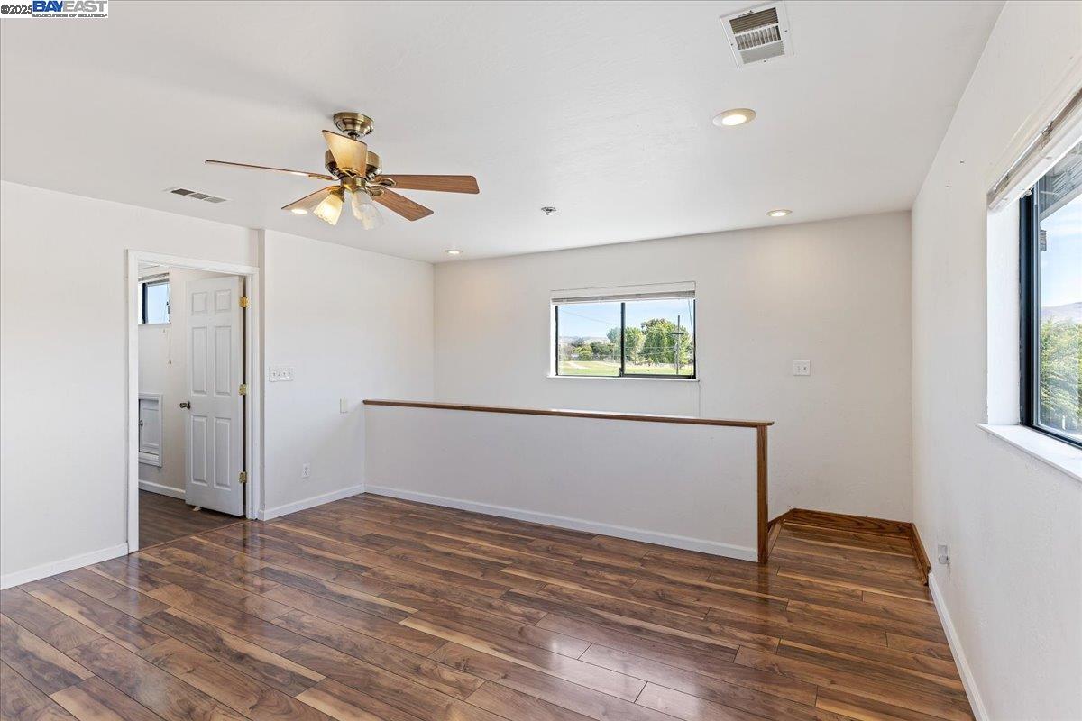 Detail Gallery Image 23 of 36 For 5533 Fiesta Rd, Fremont,  CA 94538 - 5 Beds | 3 Baths