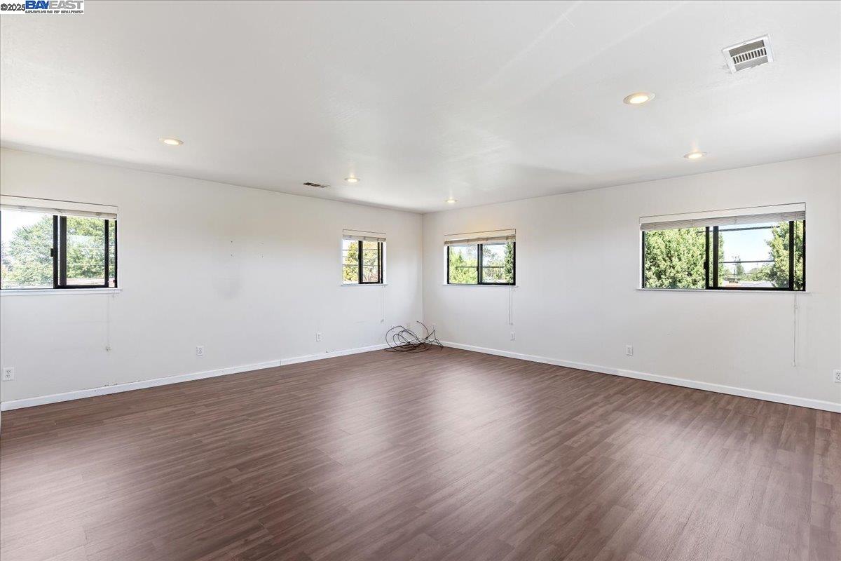 Detail Gallery Image 26 of 36 For 5533 Fiesta Rd, Fremont,  CA 94538 - 5 Beds | 3 Baths