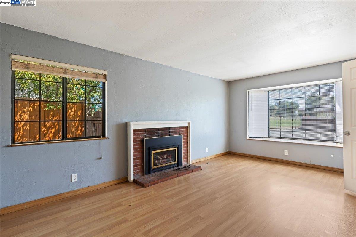 Detail Gallery Image 5 of 36 For 5533 Fiesta Rd, Fremont,  CA 94538 - 5 Beds | 3 Baths