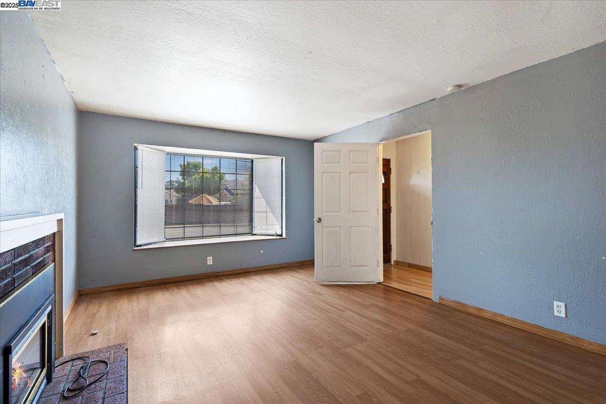 Detail Gallery Image 6 of 36 For 5533 Fiesta Rd, Fremont,  CA 94538 - 5 Beds | 3 Baths