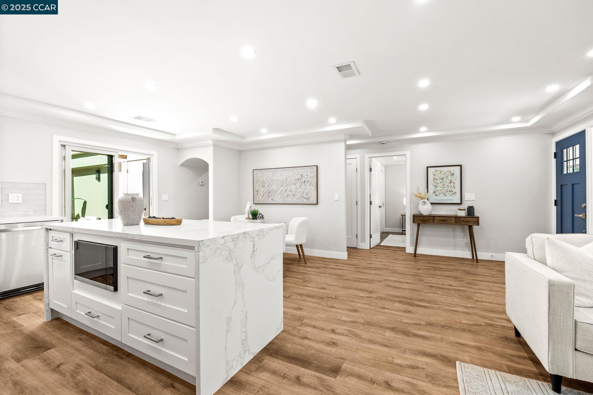Photo #2: 41107543 Listing 
