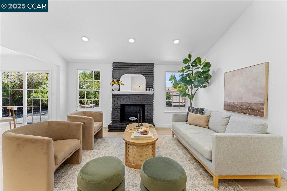 Detail Gallery Image 2 of 12 For 5040 Silverado Dr, Fairfield,  CA 94534 - 3 Beds | 2 Baths