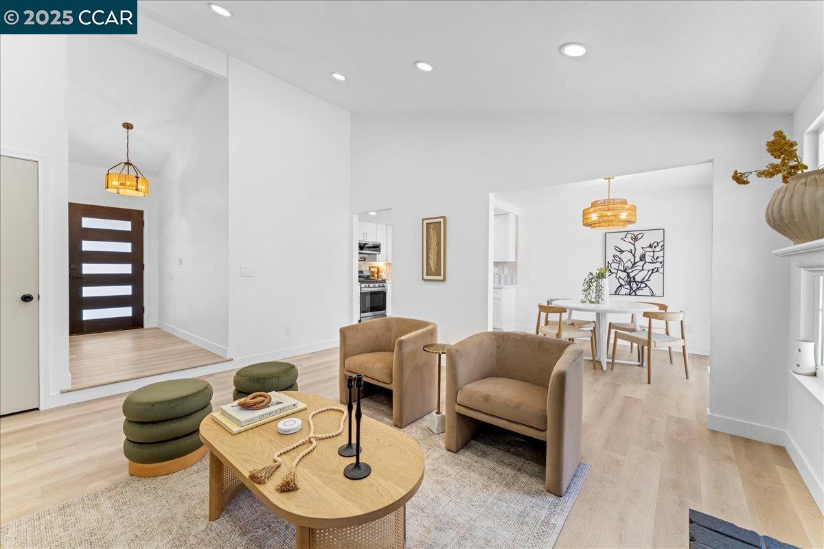 Detail Gallery Image 3 of 12 For 5040 Silverado Dr, Fairfield,  CA 94534 - 3 Beds | 2 Baths