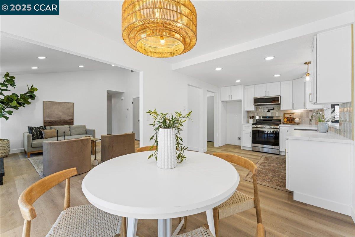 Detail Gallery Image 4 of 12 For 5040 Silverado Dr, Fairfield,  CA 94534 - 3 Beds | 2 Baths