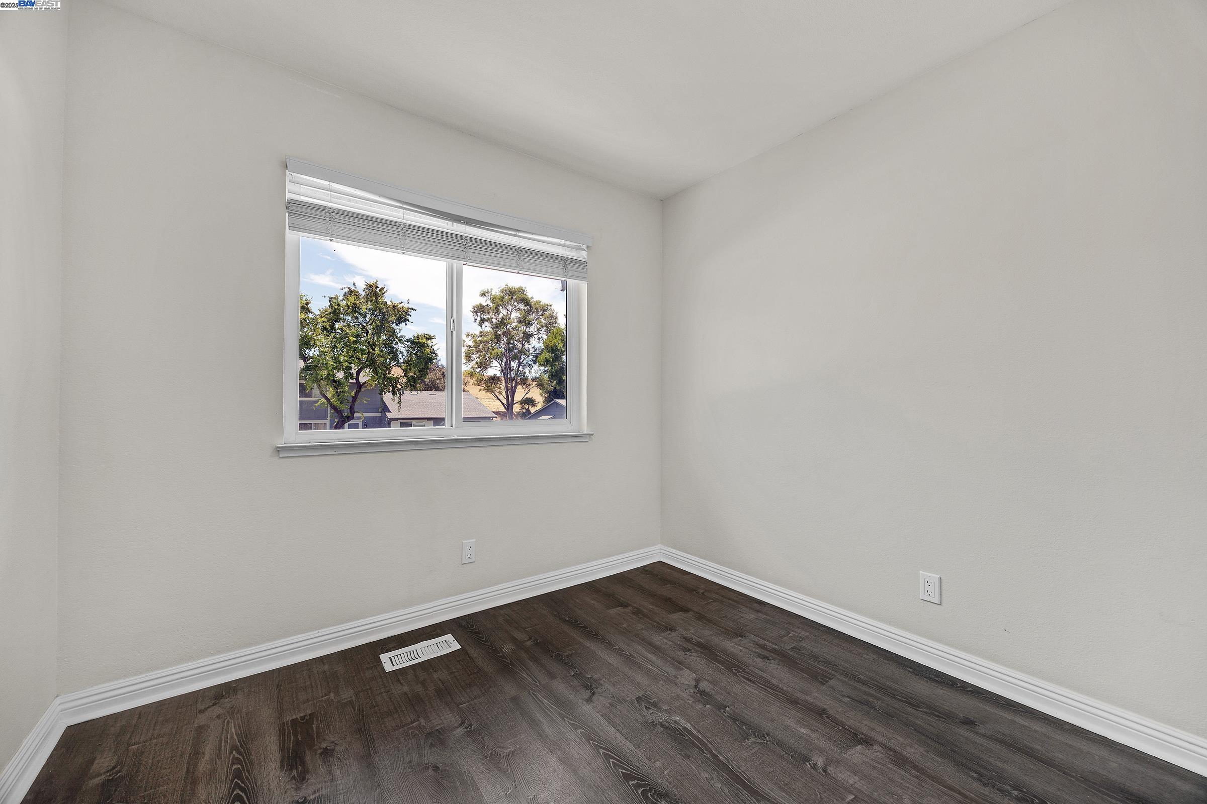 Detail Gallery Image 20 of 35 For 1323 Spring Valley Common, Livermore,  CA 94551-6764 - 4 Beds | 2/1 Baths