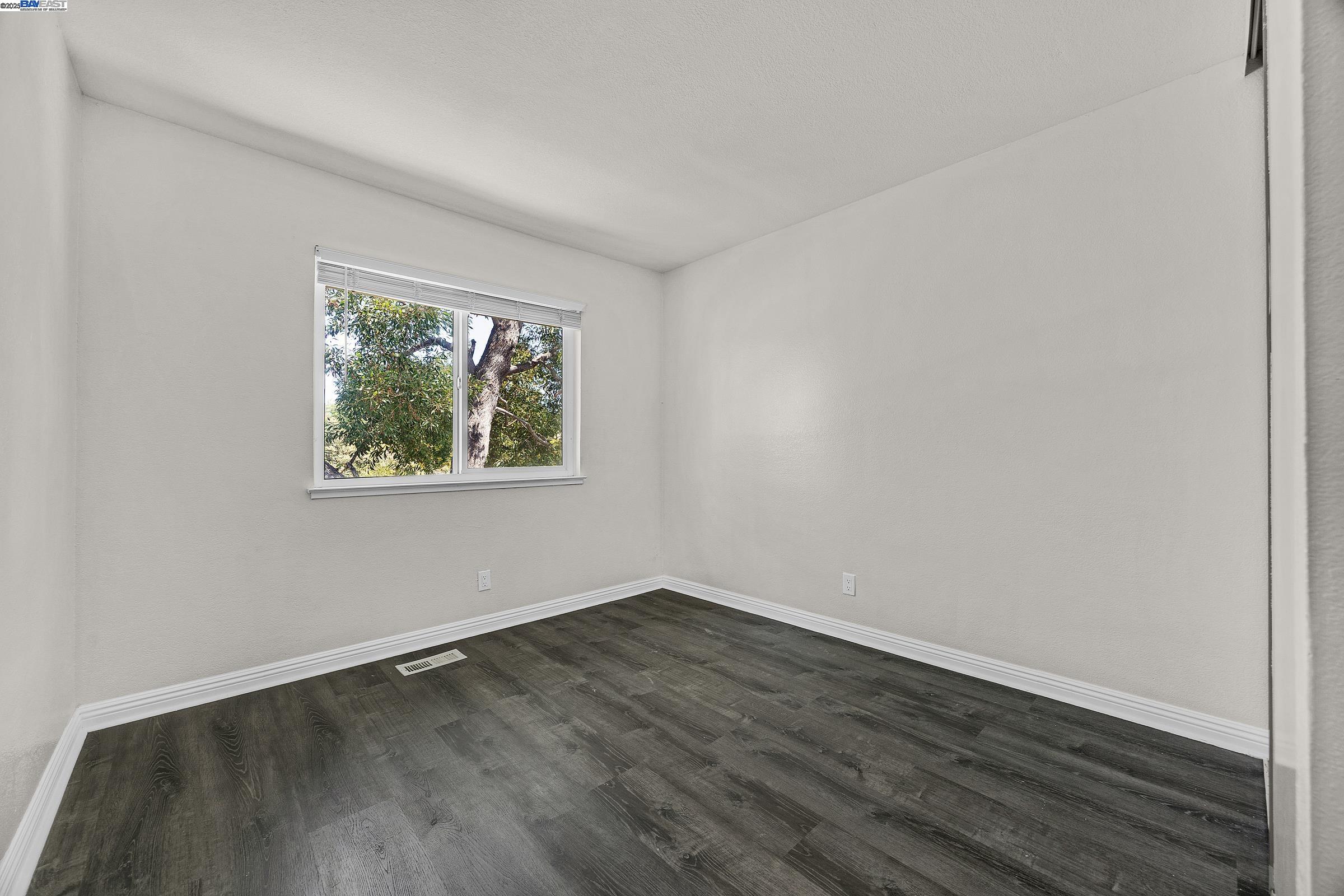 Detail Gallery Image 25 of 35 For 1323 Spring Valley Common, Livermore,  CA 94551-6764 - 4 Beds | 2/1 Baths