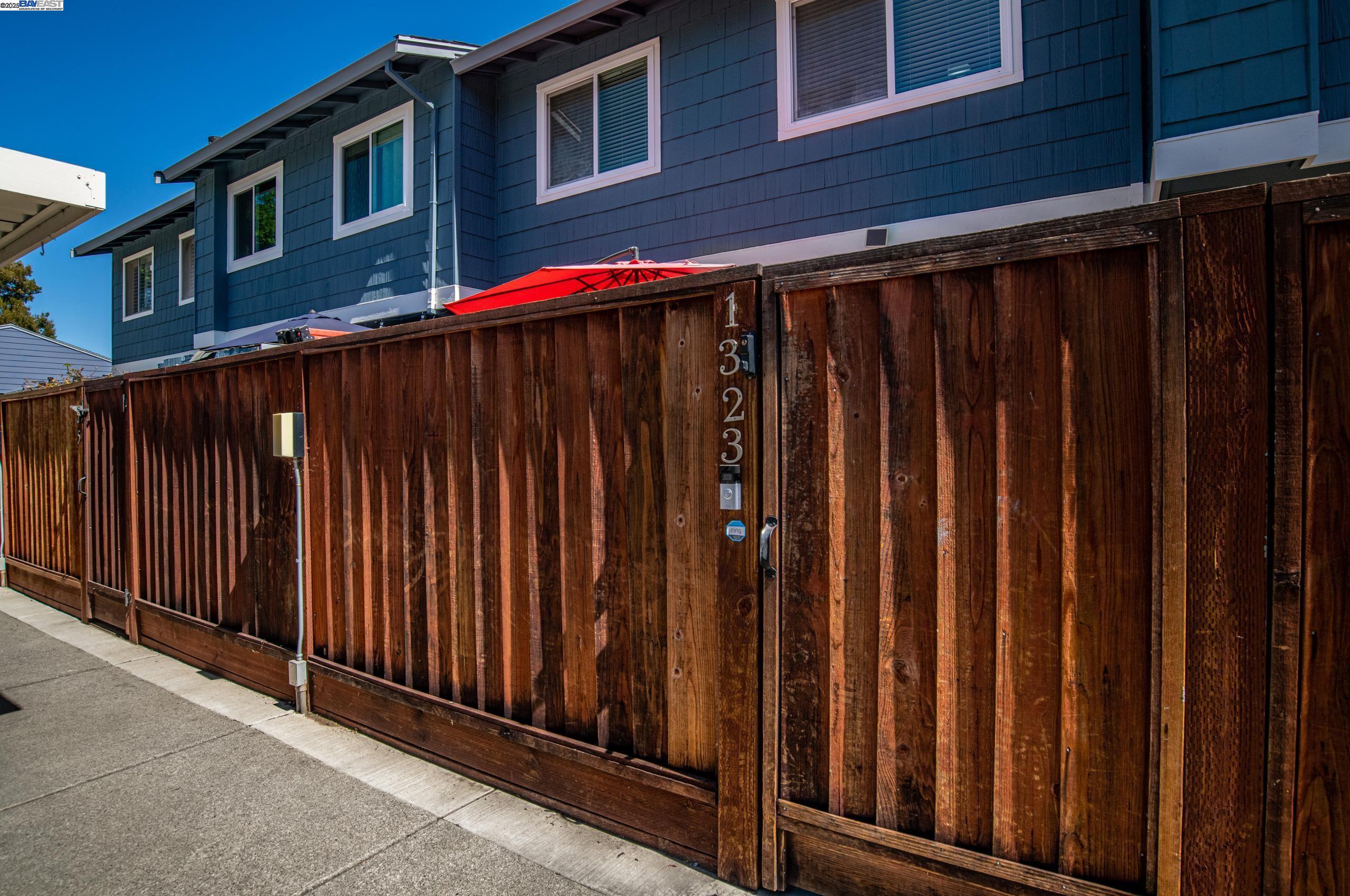 Detail Gallery Image 27 of 35 For 1323 Spring Valley Common, Livermore,  CA 94551-6764 - 4 Beds | 2/1 Baths