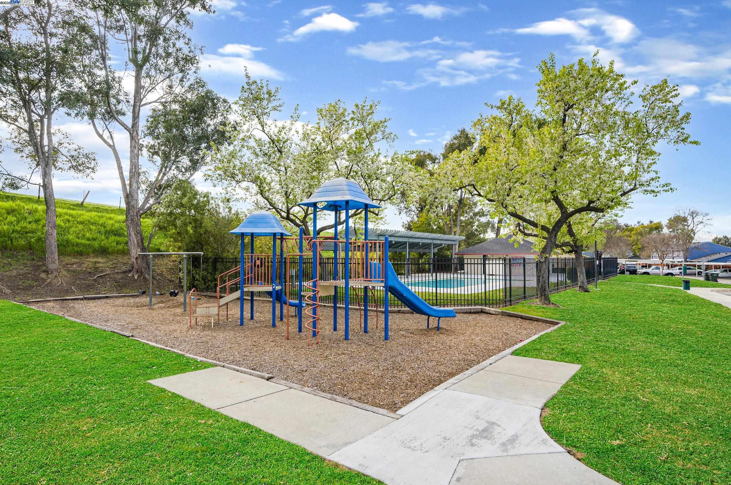 Detail Gallery Image 30 of 35 For 1323 Spring Valley Common, Livermore,  CA 94551-6764 - 4 Beds | 2/1 Baths