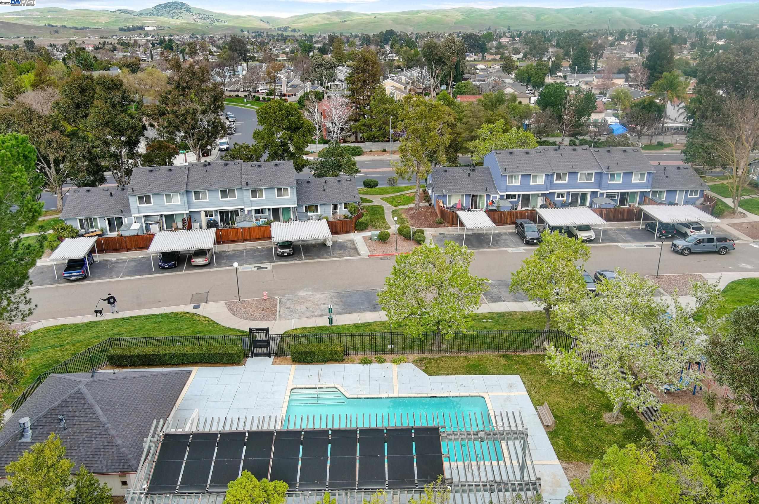 Detail Gallery Image 34 of 35 For 1323 Spring Valley Common, Livermore,  CA 94551-6764 - 4 Beds | 2/1 Baths