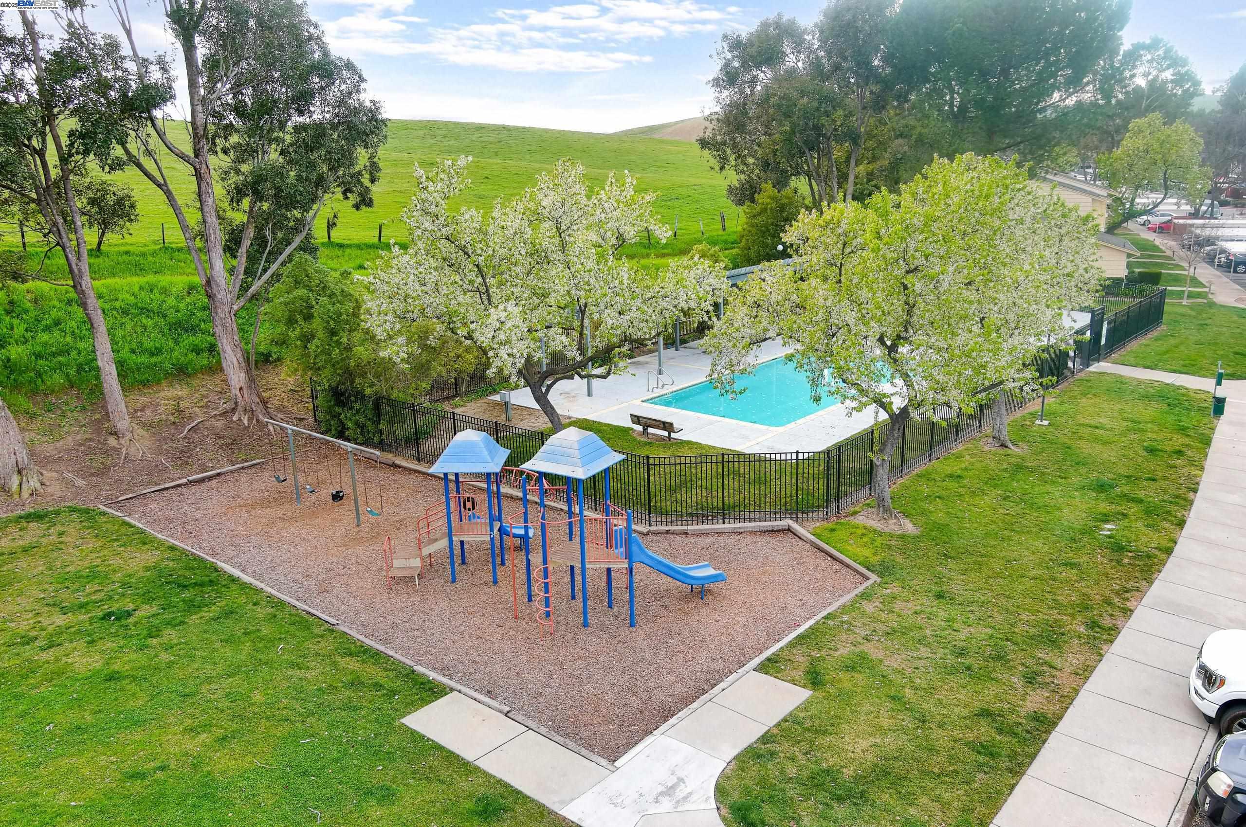 Detail Gallery Image 35 of 35 For 1323 Spring Valley Common, Livermore,  CA 94551-6764 - 4 Beds | 2/1 Baths