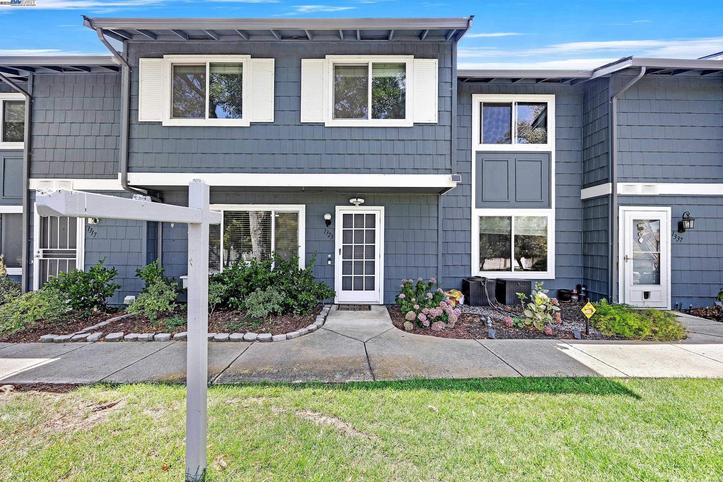 Detail Gallery Image 5 of 35 For 1323 Spring Valley Common, Livermore,  CA 94551-6764 - 4 Beds | 2/1 Baths