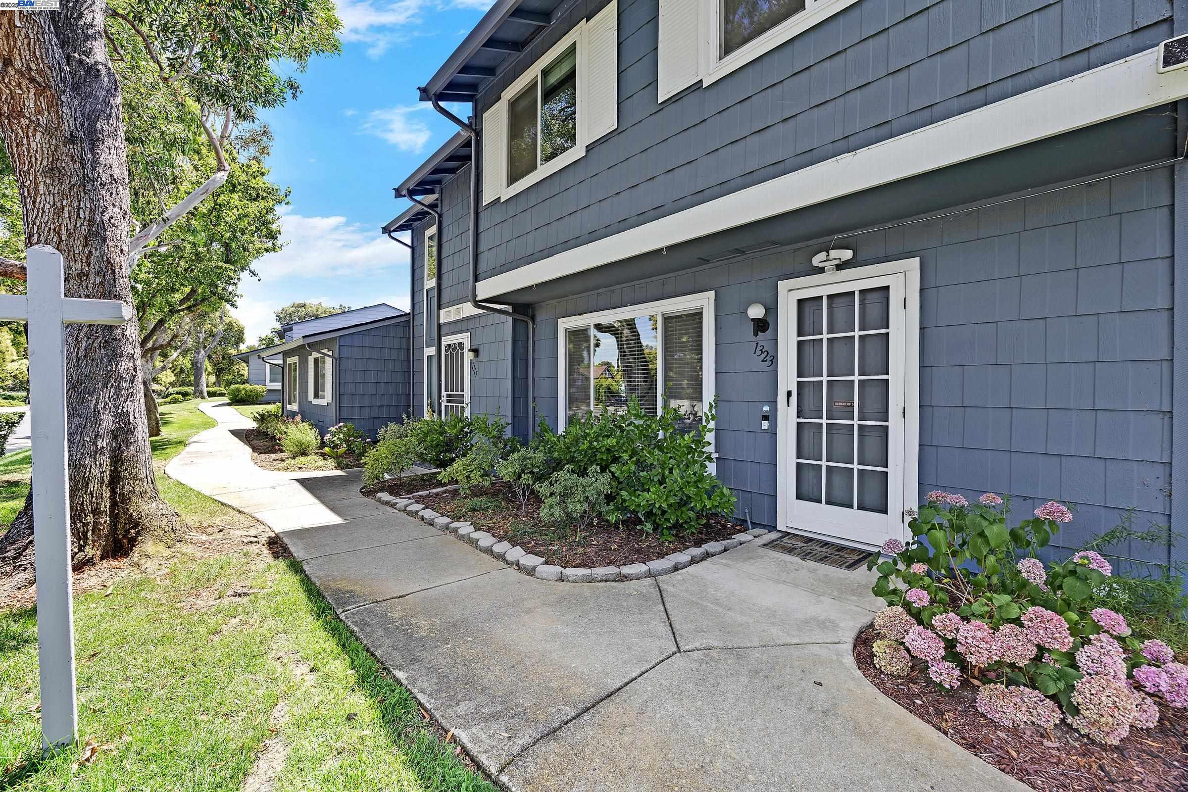 Detail Gallery Image 6 of 35 For 1323 Spring Valley Common, Livermore,  CA 94551-6764 - 4 Beds | 2/1 Baths