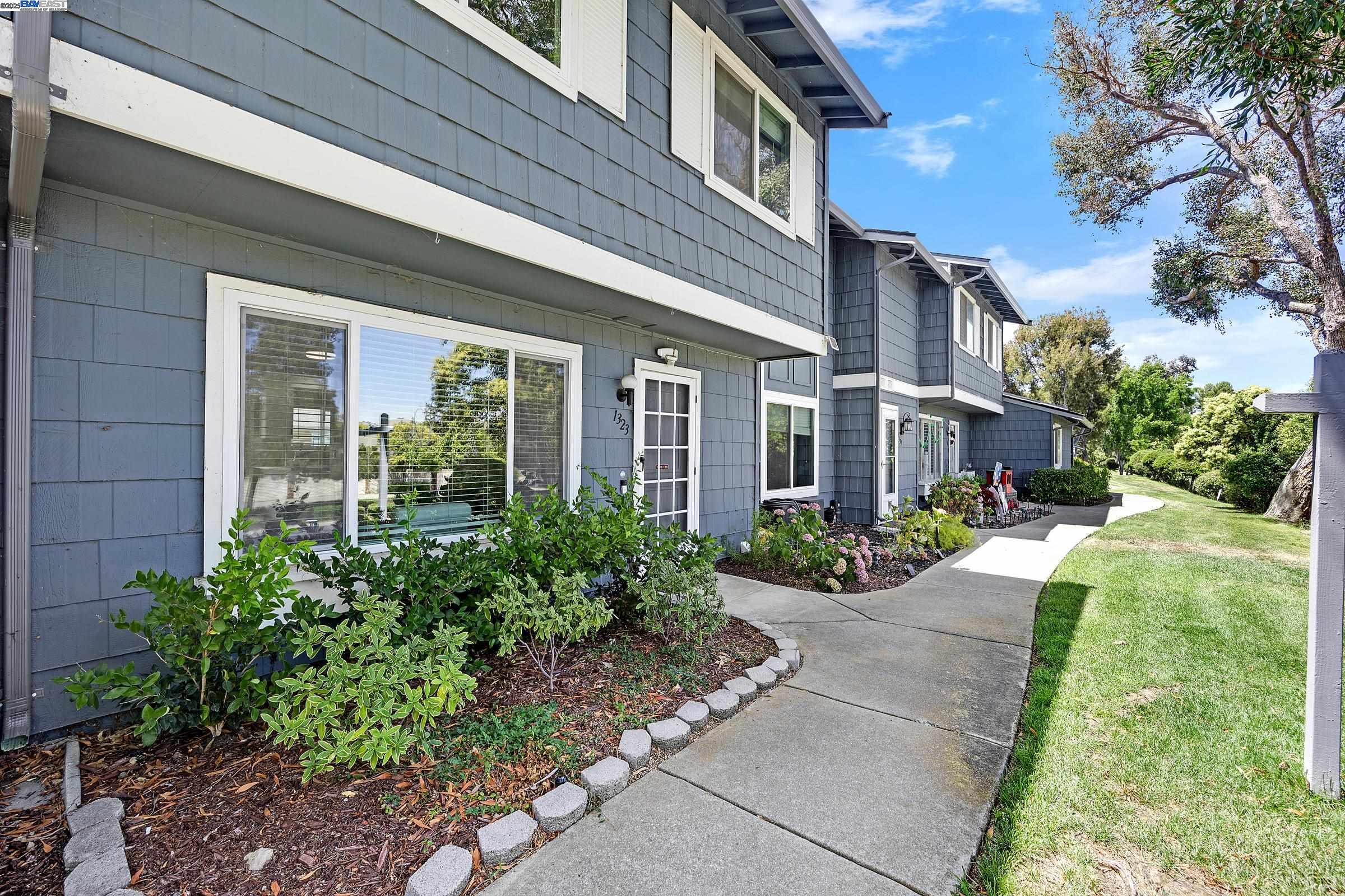 Detail Gallery Image 7 of 35 For 1323 Spring Valley Common, Livermore,  CA 94551-6764 - 4 Beds | 2/1 Baths