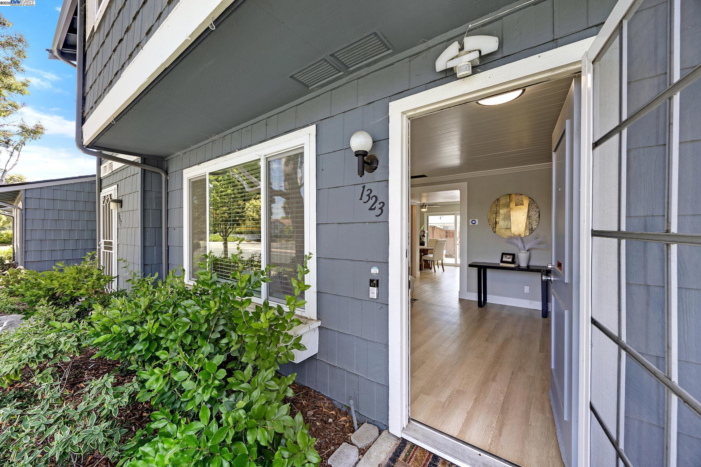 Detail Gallery Image 8 of 35 For 1323 Spring Valley Common, Livermore,  CA 94551-6764 - 4 Beds | 2/1 Baths