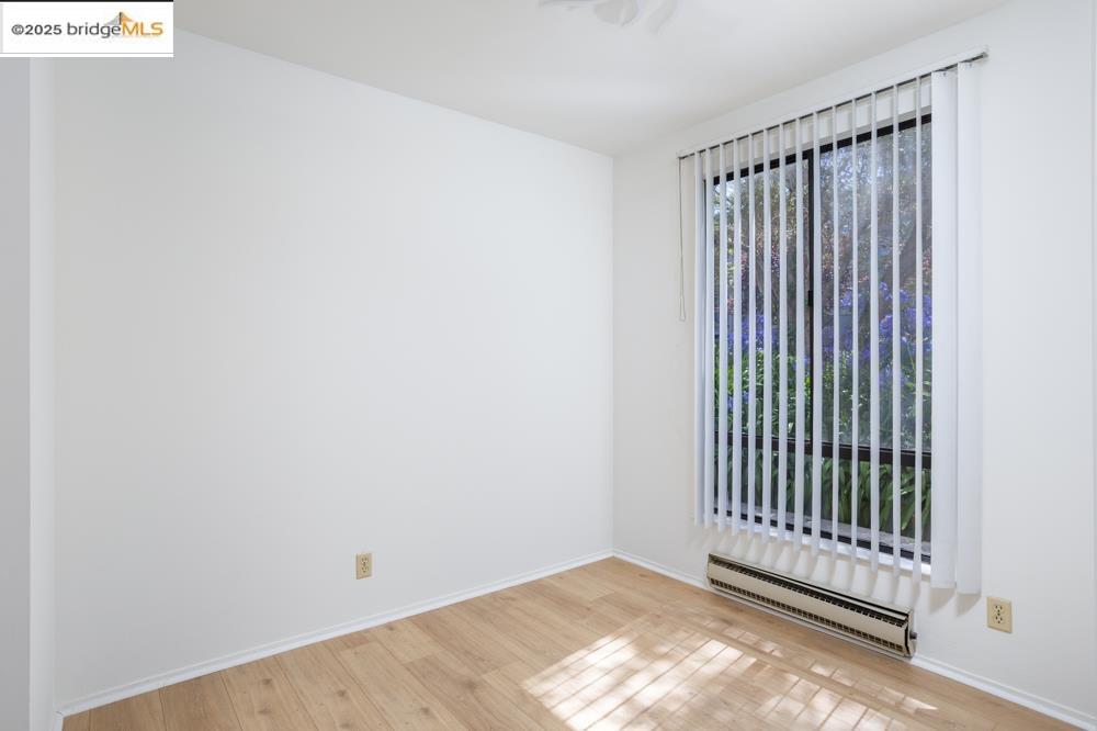 Detail Gallery Image 14 of 29 For 4 Commodore Dr #D229,  Emeryville,  CA 94608 - 1 Beds | 1 Baths