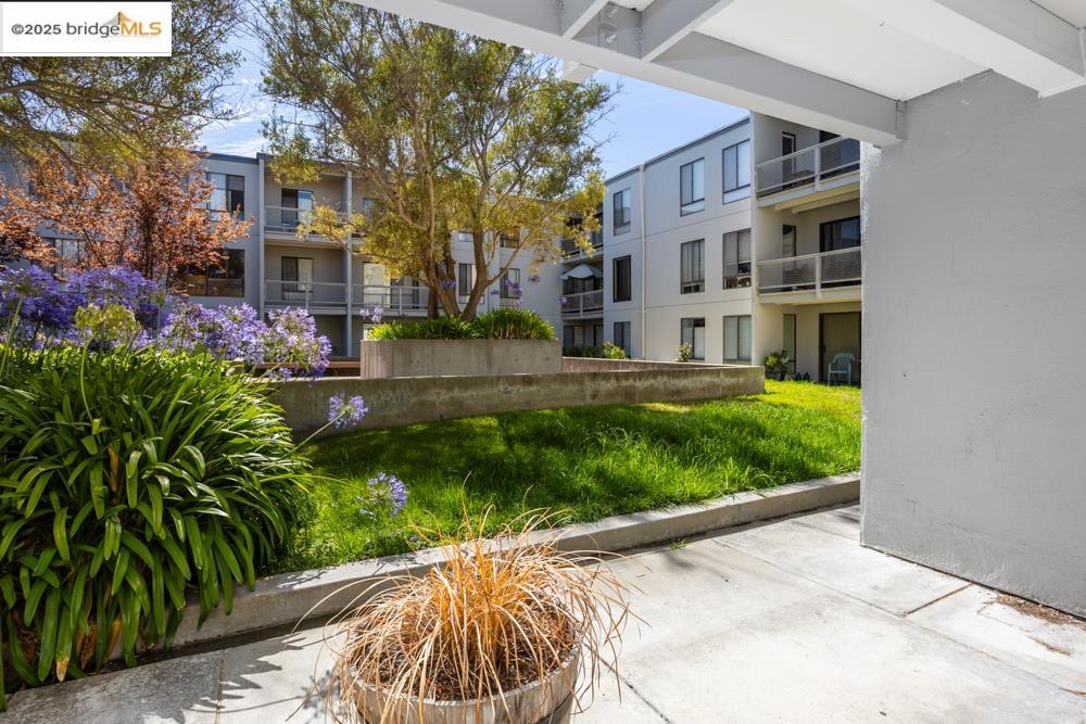 Detail Gallery Image 15 of 29 For 4 Commodore Dr #D229,  Emeryville,  CA 94608 - 1 Beds | 1 Baths