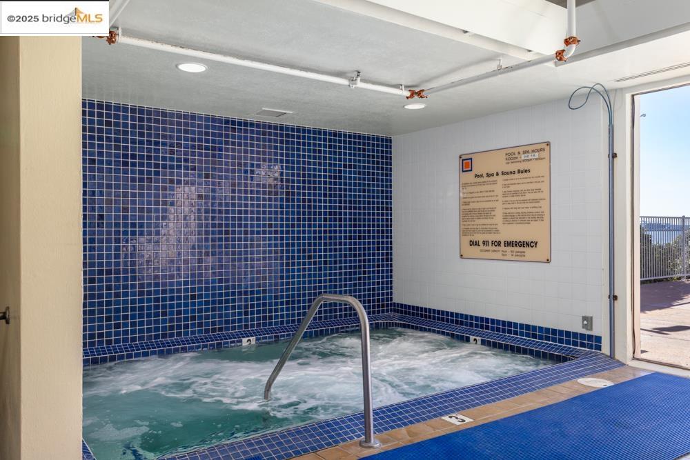 Detail Gallery Image 19 of 29 For 4 Commodore Dr #D229,  Emeryville,  CA 94608 - 1 Beds | 1 Baths