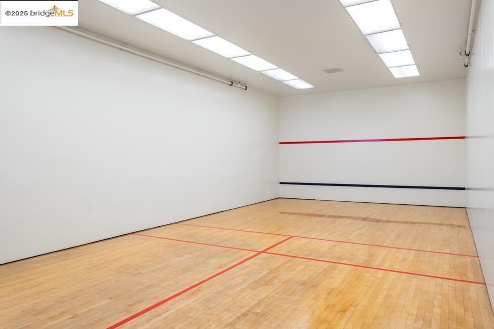 Detail Gallery Image 20 of 29 For 4 Commodore Dr #D229,  Emeryville,  CA 94608 - 1 Beds | 1 Baths