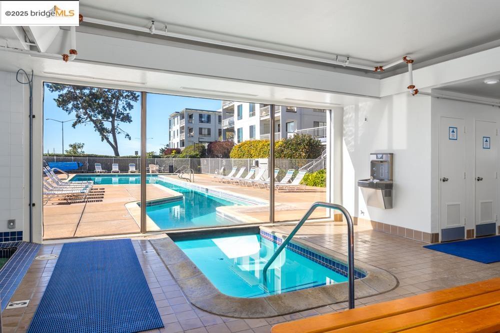 Detail Gallery Image 23 of 29 For 4 Commodore Dr #D229,  Emeryville,  CA 94608 - 1 Beds | 1 Baths