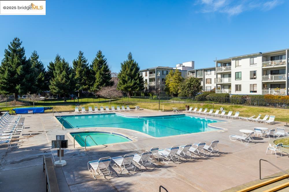 Detail Gallery Image 26 of 29 For 4 Commodore Dr #D229,  Emeryville,  CA 94608 - 1 Beds | 1 Baths